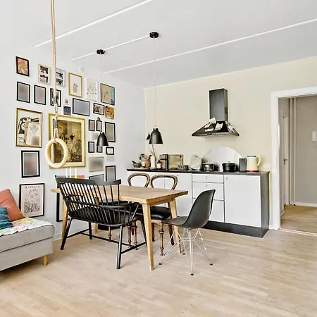 1 Bedroom Pet Friendly In Frederiksberg C شقة كوبنهاجن